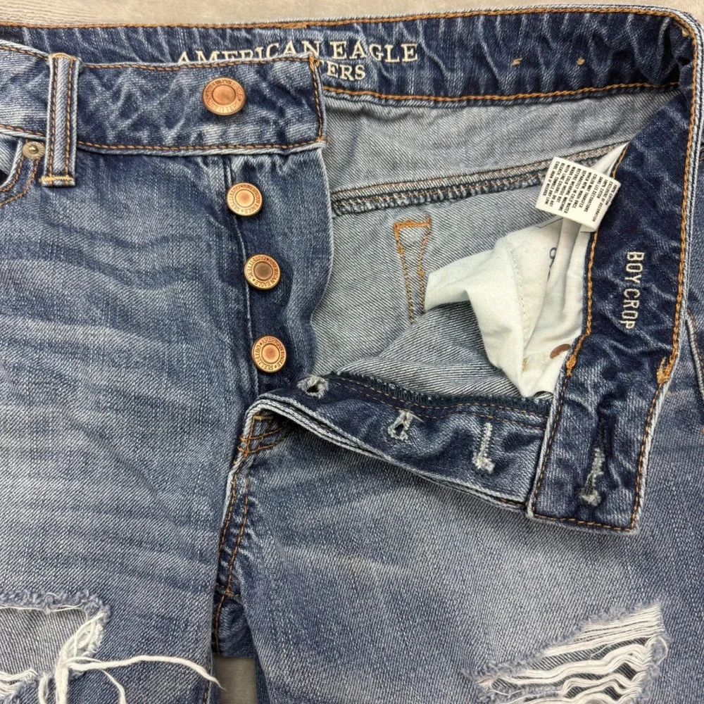 American Eagle Boyfriend‎ Crop Jeans Womens Size 6 Distressed Blue Button Fly